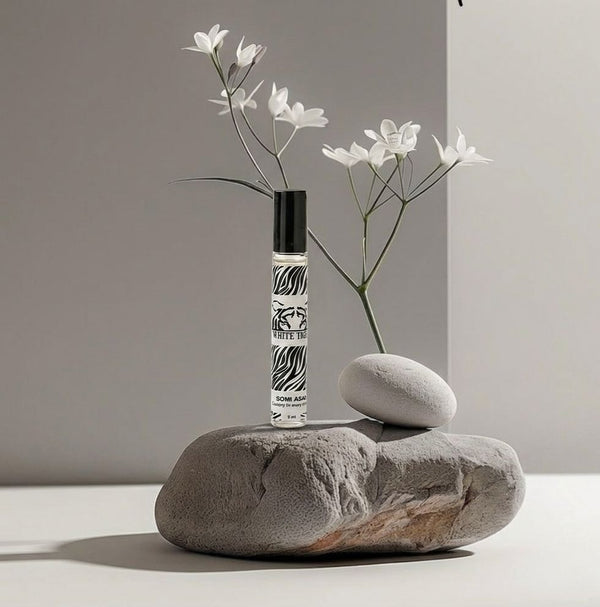 WHITE TIGER luxury oil perfume detail — bergamot, rose, sandalwood — SOMI AURA